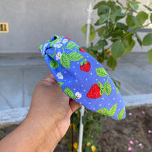 Load image into Gallery viewer, Strawberries Knotted Headband