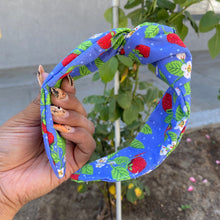 Load image into Gallery viewer, Strawberries Knotted Headband